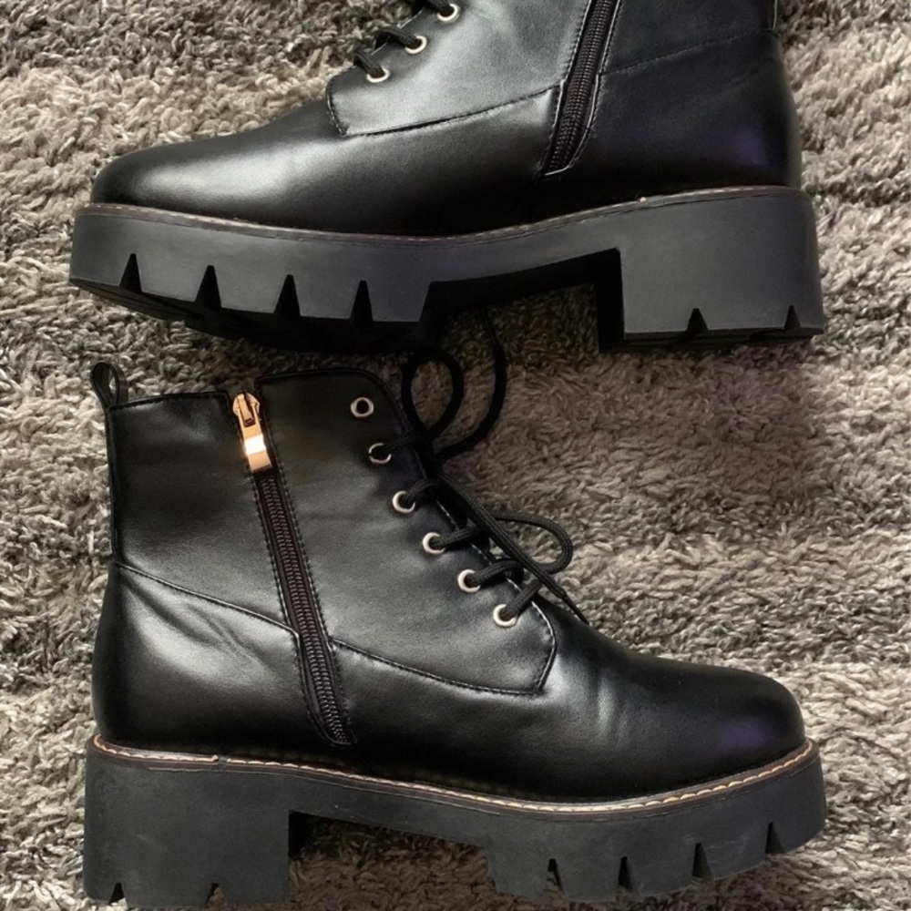 SOLD ✨HPx6✨combat boots - Picture 1 of 7